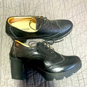 I have not worn these shoes, which is why I’m selling them. They are brand new.